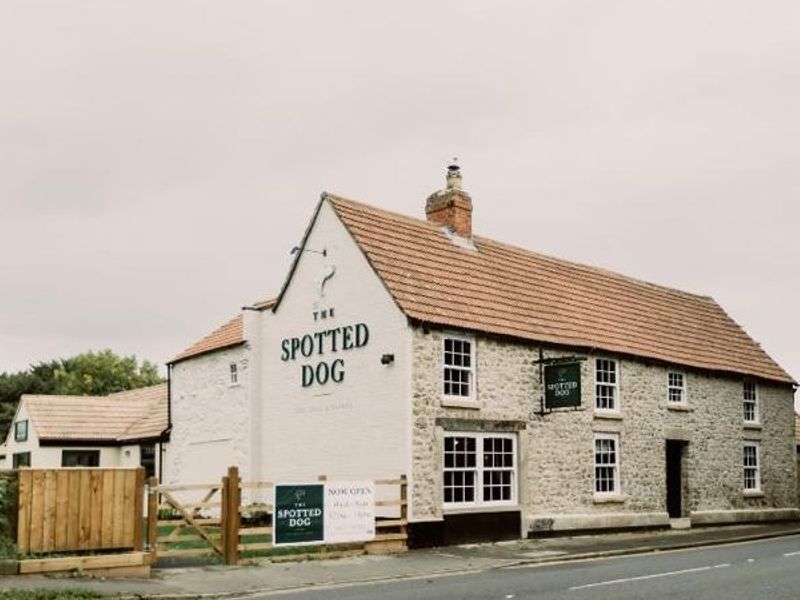 The Spotted Dog. (Pub, External, Key). Published on 01-01-1970