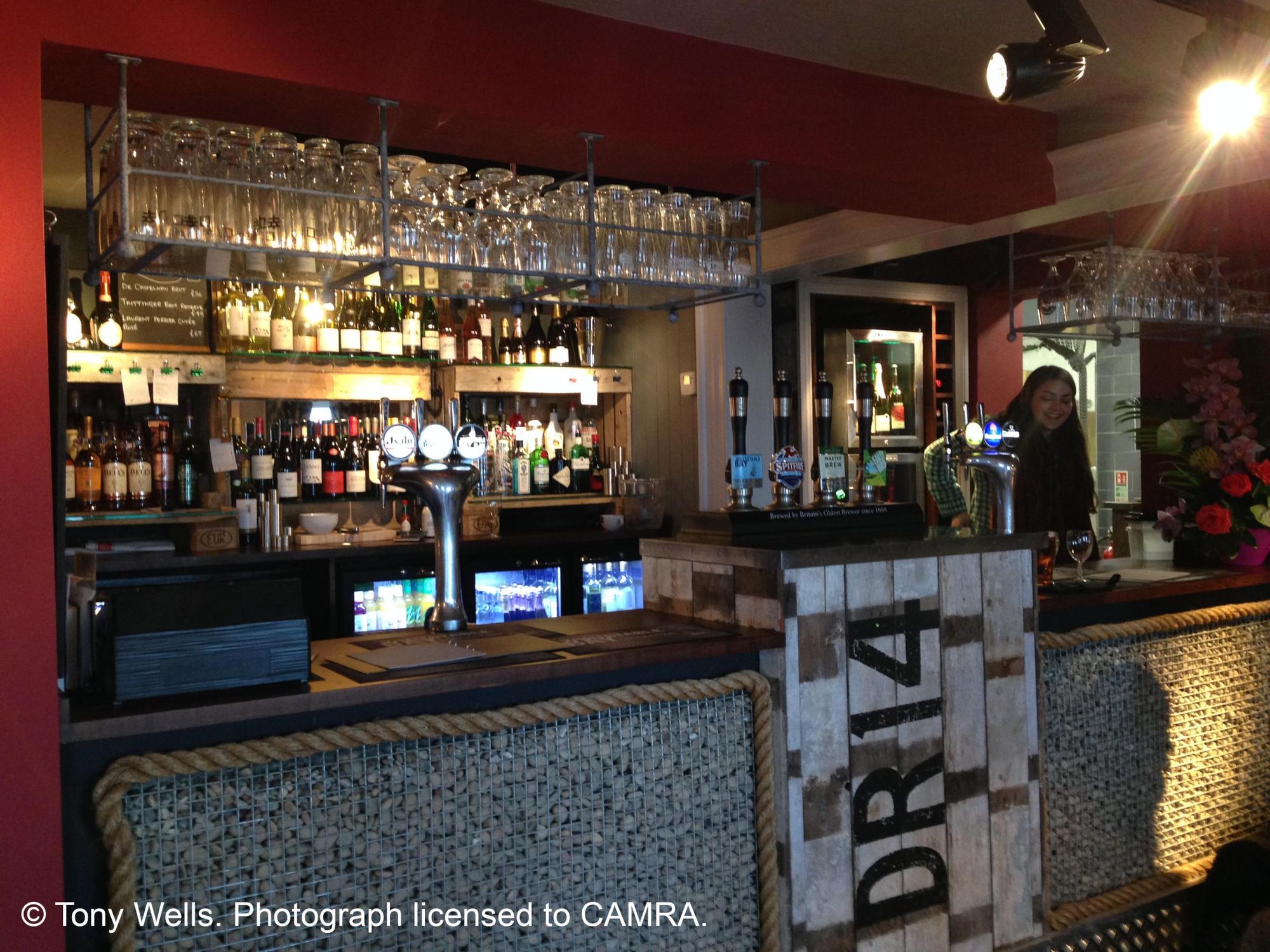 Coastguard, St. Margarets Bay - Bar © Tony Wells. (Pub, Bar). Published on 12-11-2025