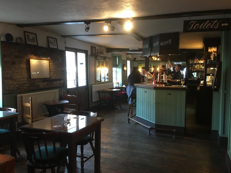 20220303 Crispin Inn, Sandwich - Bar © Tony Wells. (Pub, Bar). Published on 07-03-2022