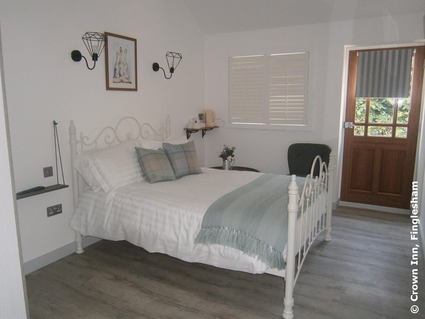 Crown Inn, Finglesham - Bedroom #2 © Crown Inn. (Pub, Bedroom). Published on 08-06-2021