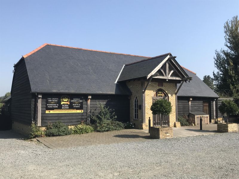 Crown Inn, Finglesham - Kentish Barn © Tony Wells. (Pub, External, Restaurant). Published on 19-09-2024