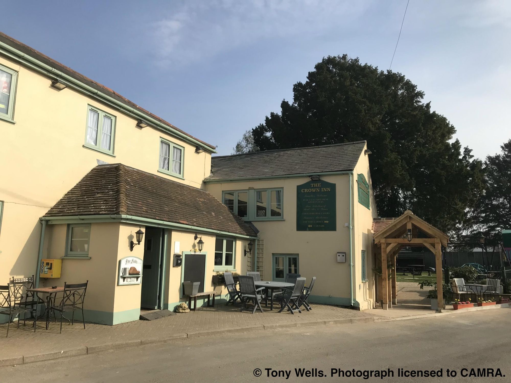 Crown Inn, Finglesham - External © Tony Wells. (Pub, External, Key). Published on 12-03-2025