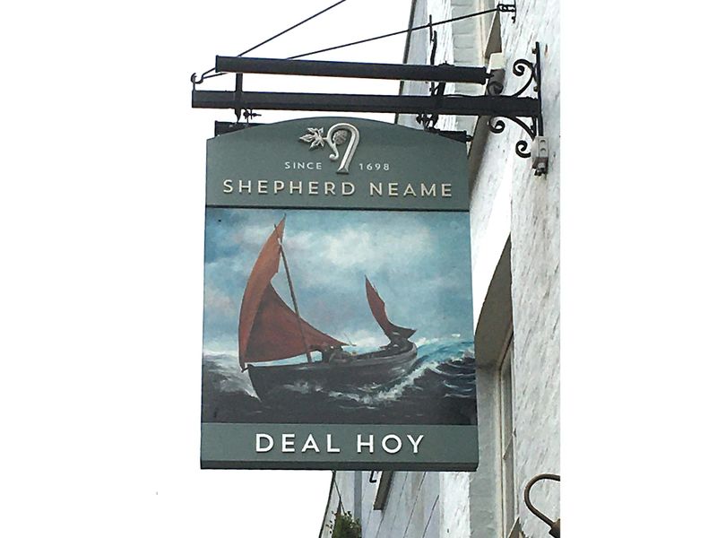 Deal Hoy, Deal - Sign © Tony Wells. (Pub, Sign). Published on 30-03-2023