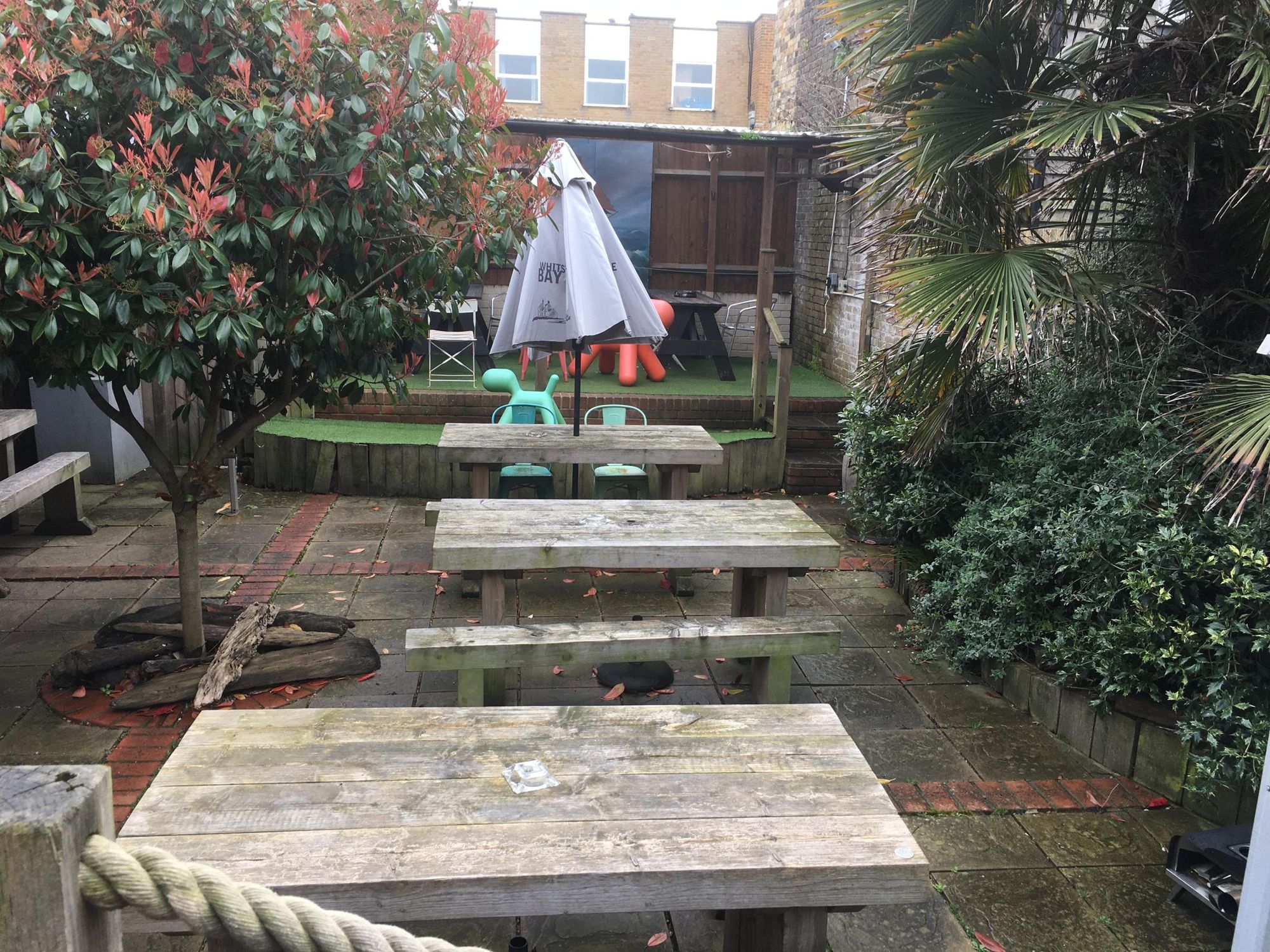 Deal Hoy, Deal - Garden © Tony Wells. (Pub, Garden). Published on 30-03-2023