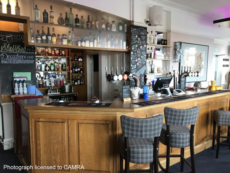 Dunkerleys Hotel, Deal - Bar © Tony Wells.. (Pub, Bar). Published on 25-04-2024