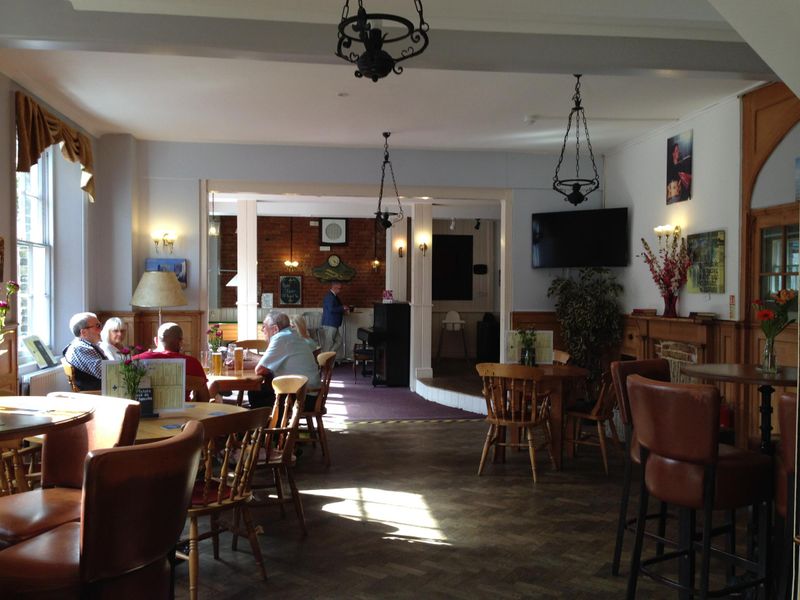 Fleur de Lis, Sandwich - Bar #2 © Tony Wells. (Pub, Bar, Restaurant). Published on 14-08-2017