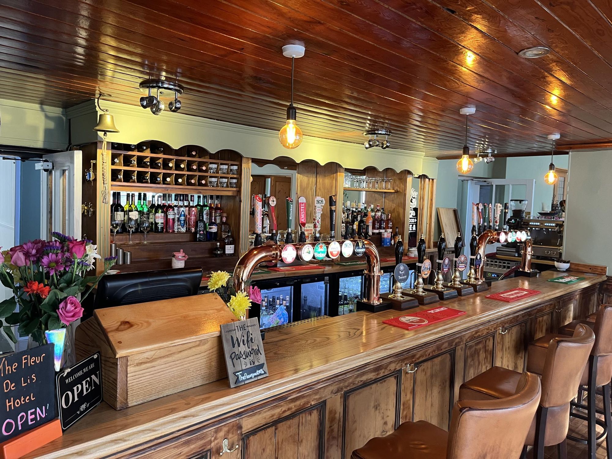 Fleur de Lis, Sandwich - Bar #1 © Tony Wells. (Pub, Bar). Published on 02-04-2026