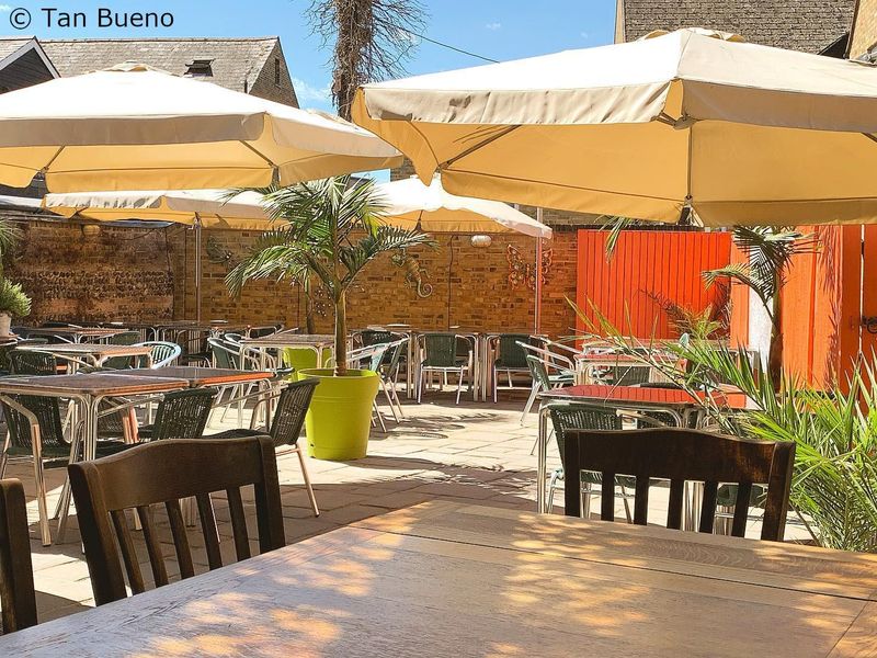 Tan Bueno - Patio. (Pub, Garden). Published on 22-10-2020