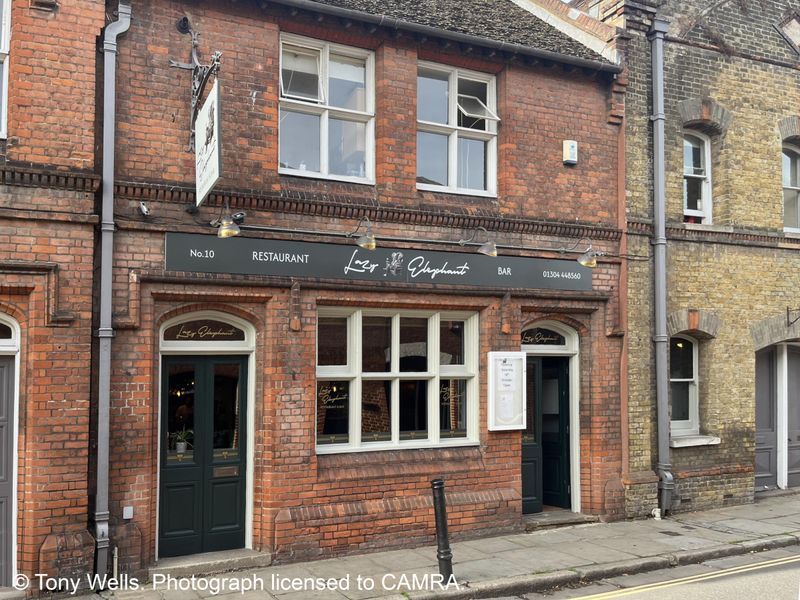 Lazy Elephant, Sandwich - External © Tony Wells. (Pub, External, Key). Published on 19-10-2025