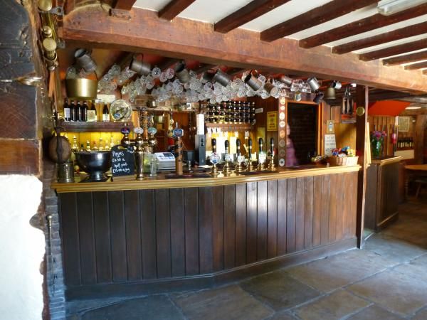 Griffins Head, Chillenden - Bar © Tony Wells. (Pub, Bar). Published on 08-05-2016