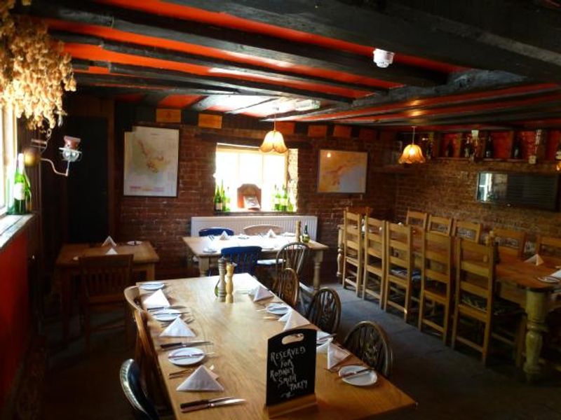 Griffins Head, Chillenden - Restaurant © Tony Wells. (Pub, Restaurant). Published on 08-05-2016