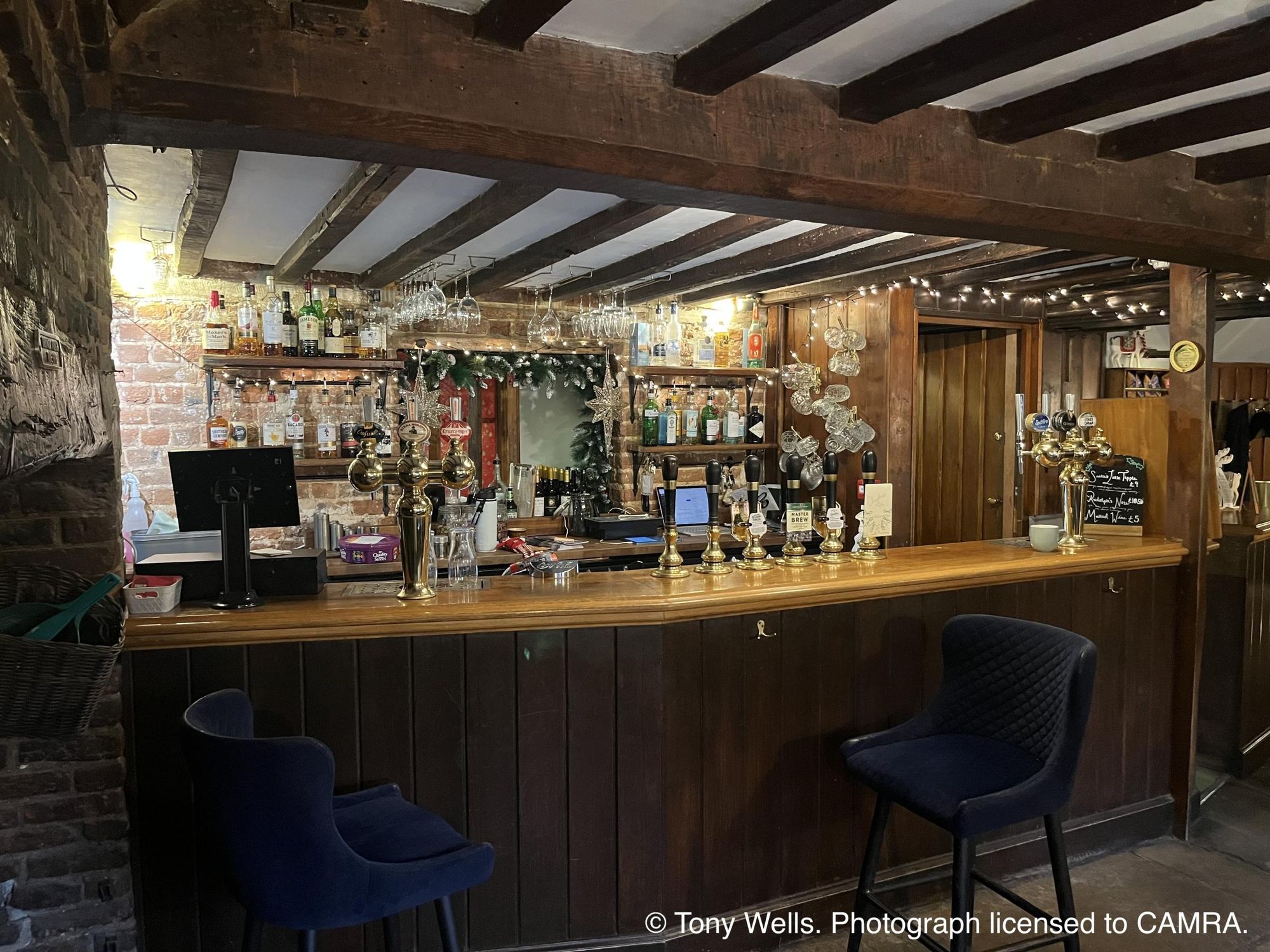 Griffins Head, Chillenden - Bar © Tony Wells. (Pub, Bar). Published on 22-12-2025