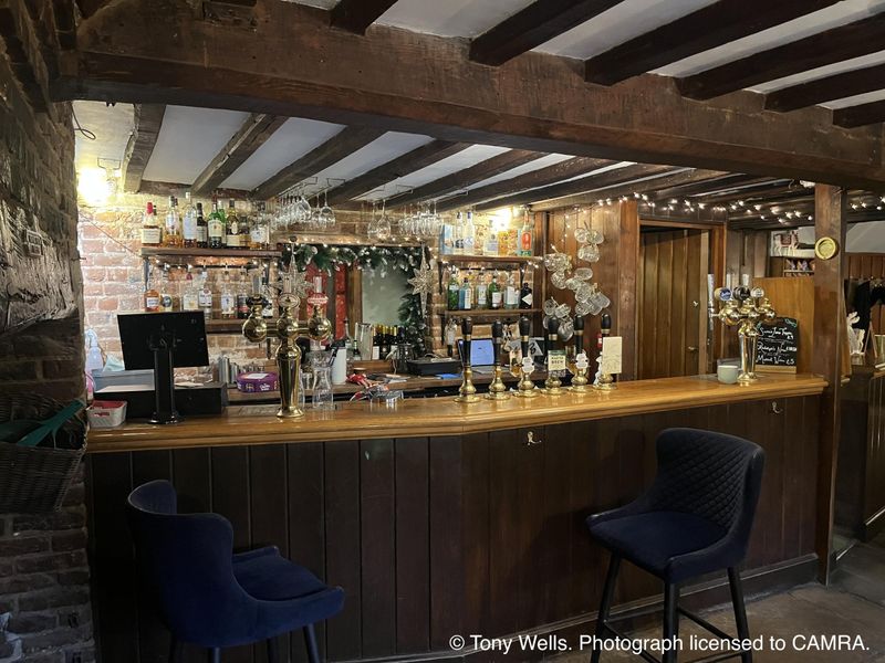 Griffins Head, Chillenden - Bar © Tony Wells. (Pub, Bar). Published on 22-12-2025 