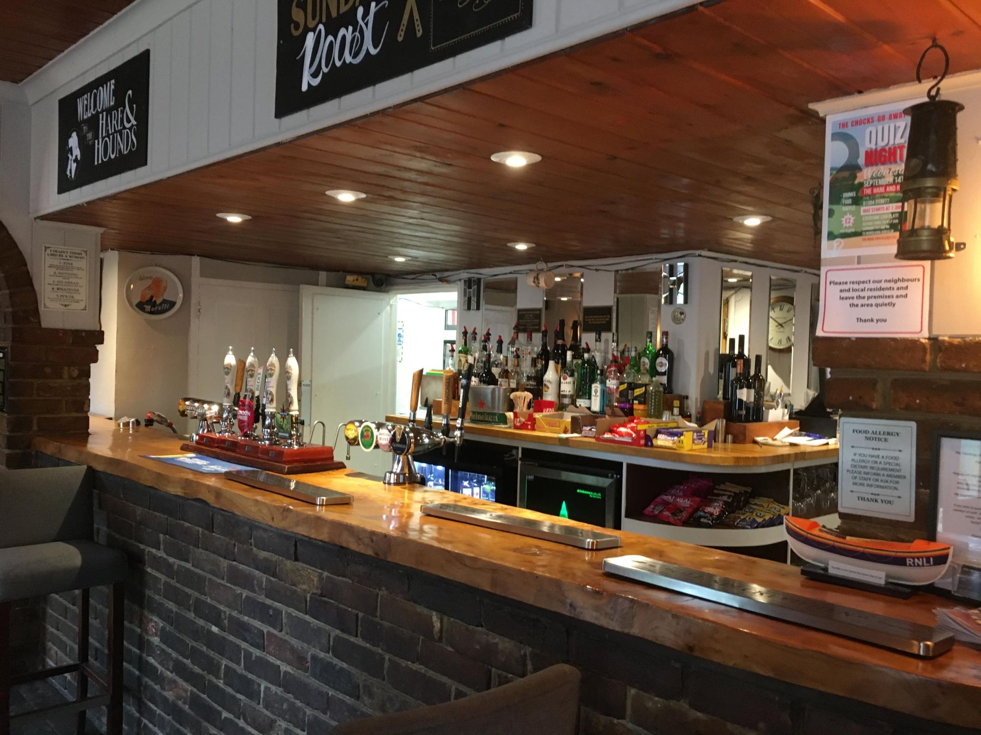 Hare & Hounds, Northbourne - Bar #1 © Tony Wells. (Pub, Bar). Published on 13-10-2022