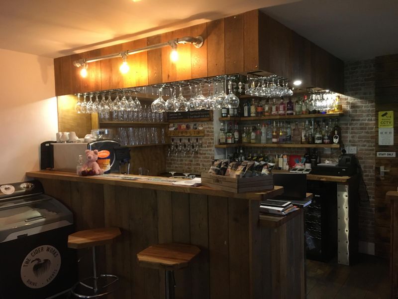 Cider Works, Waldershare - Bar © Tony Wells. (Pub, Bar). Published on 23-09-2022