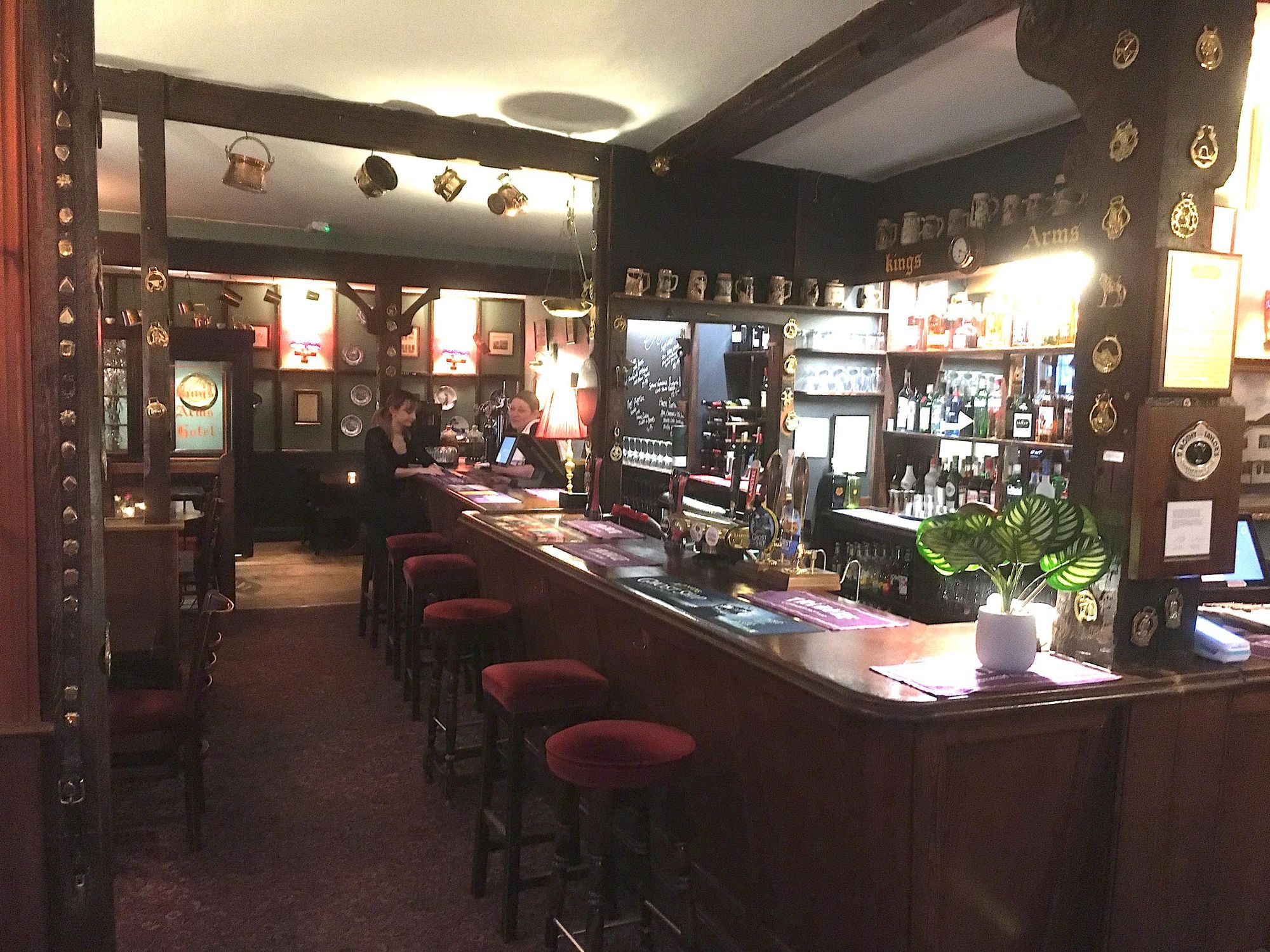 Kings Arms Hotel, Sandwich - Bar © Tony Wells. (Pub, Bar). Published on 22-03-2023