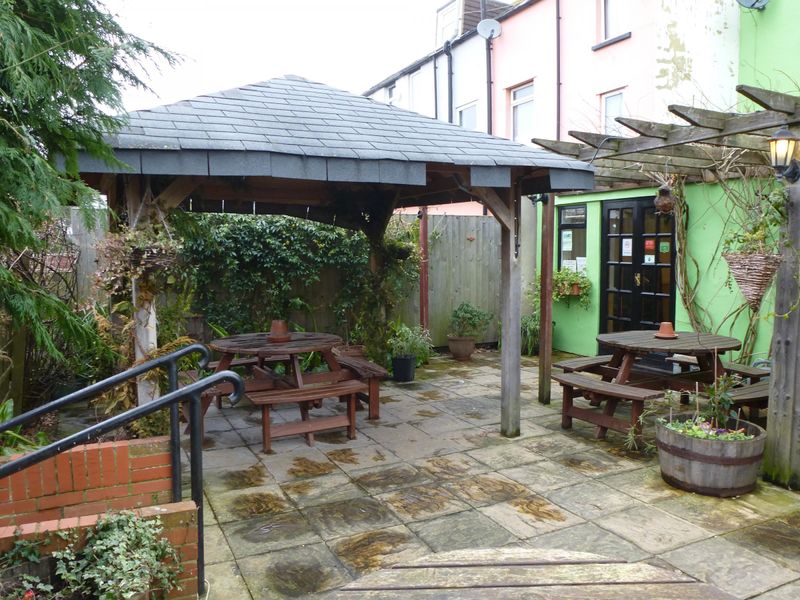 Berry, Walmer - Patio © Tony Wells. (Pub, Garden). Published on 13-05-2018