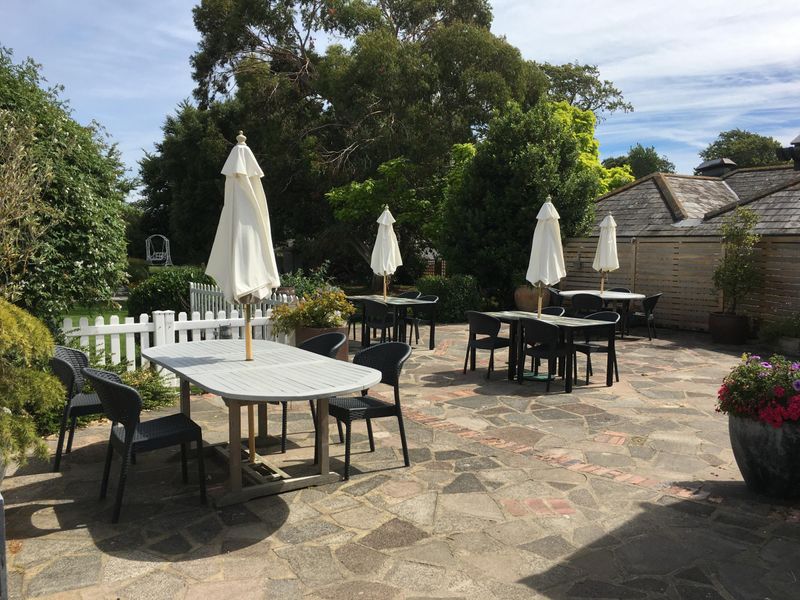 Blazing Donkey, Ham - Patio © Tony Wells. (Pub, Garden). Published on 16-07-2022