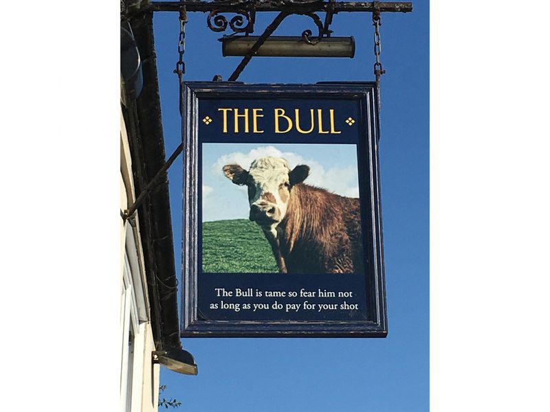 Bull, Dover - Sign © Tony Wells.. (Pub, Sign). Published on 13-08-2022 