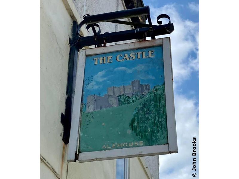 Castle Inn, Dover - Sign © John Brooks. (Pub, Sign). Published on 07-06-2021 