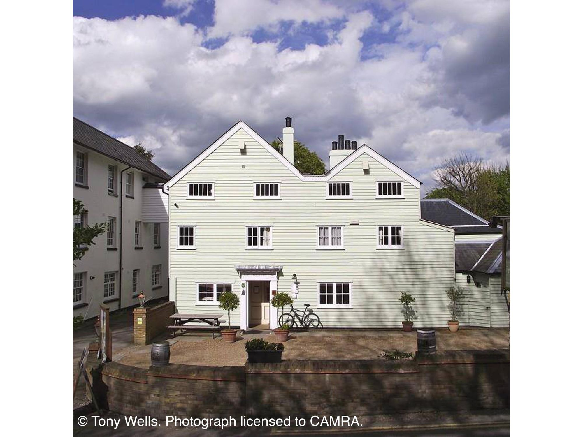 White Cliffs Hotel, St. Margarets - External © Tony Wells. (Pub, External, Key). Published on 22-05-2024