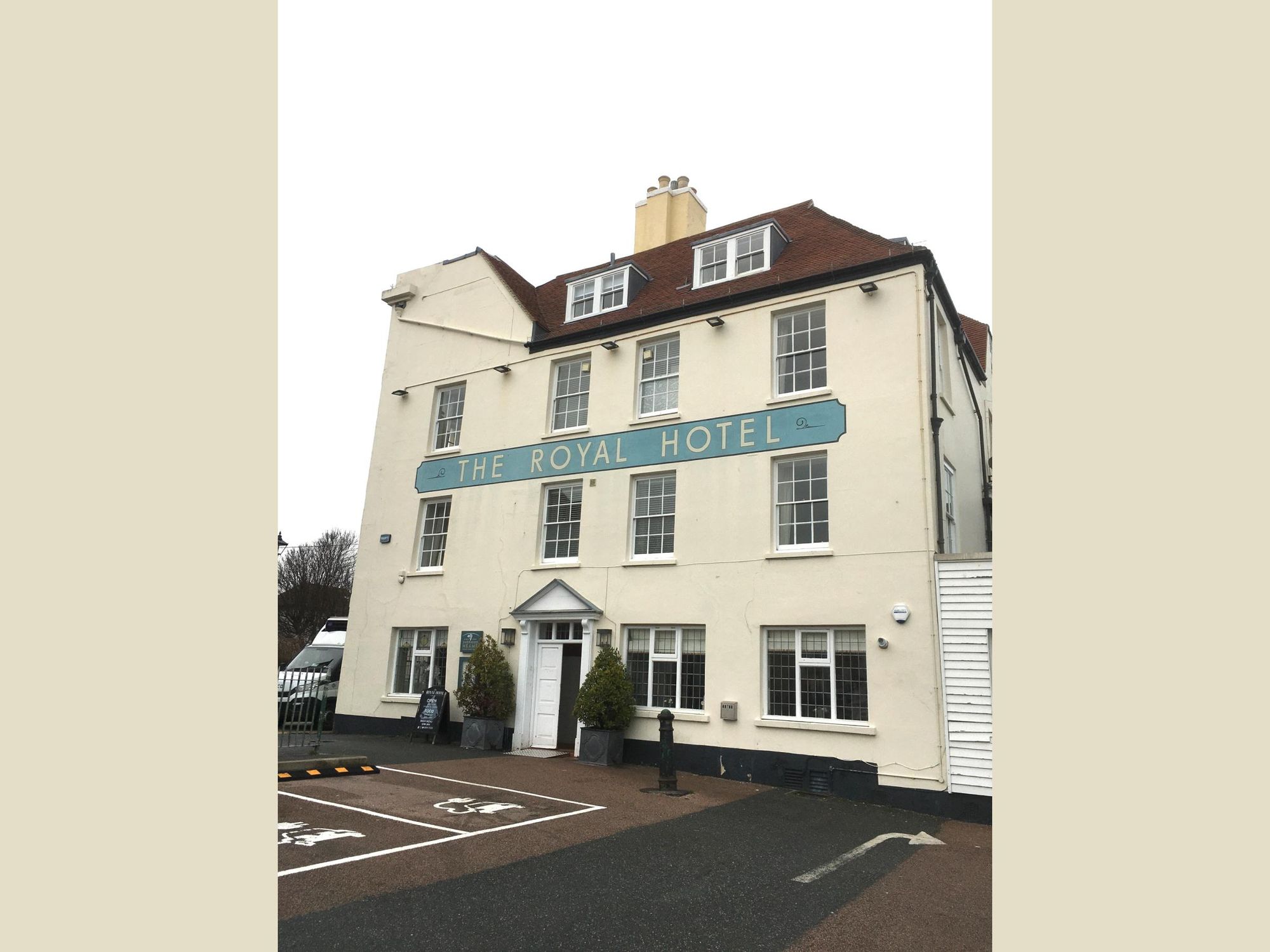 Royal Hotel, Deal - External #1 © Tony Wells. (Pub, External, Key). Published on 30-03-2023