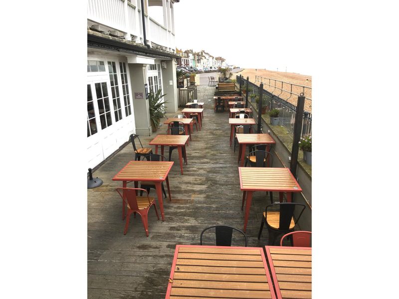 Royal Hotel, Deal - Patio #2 © Tony Wells. (Pub, External, Garden). Published on 30-03-2023