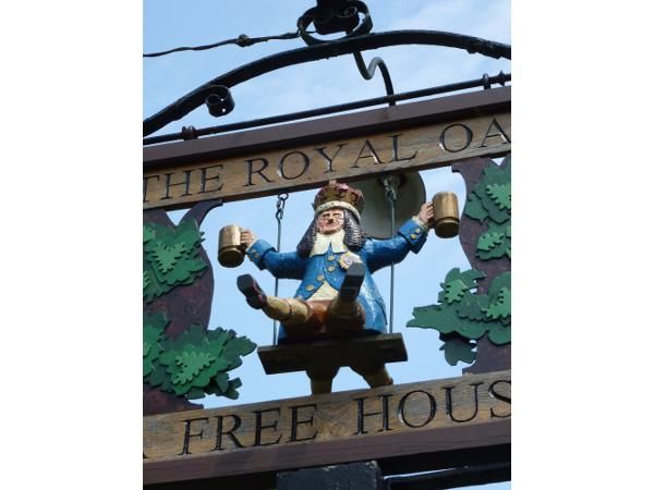 Royal Oak, Nonington - Sign © Tony Wells. (Pub, Sign). Published on 26-03-2015