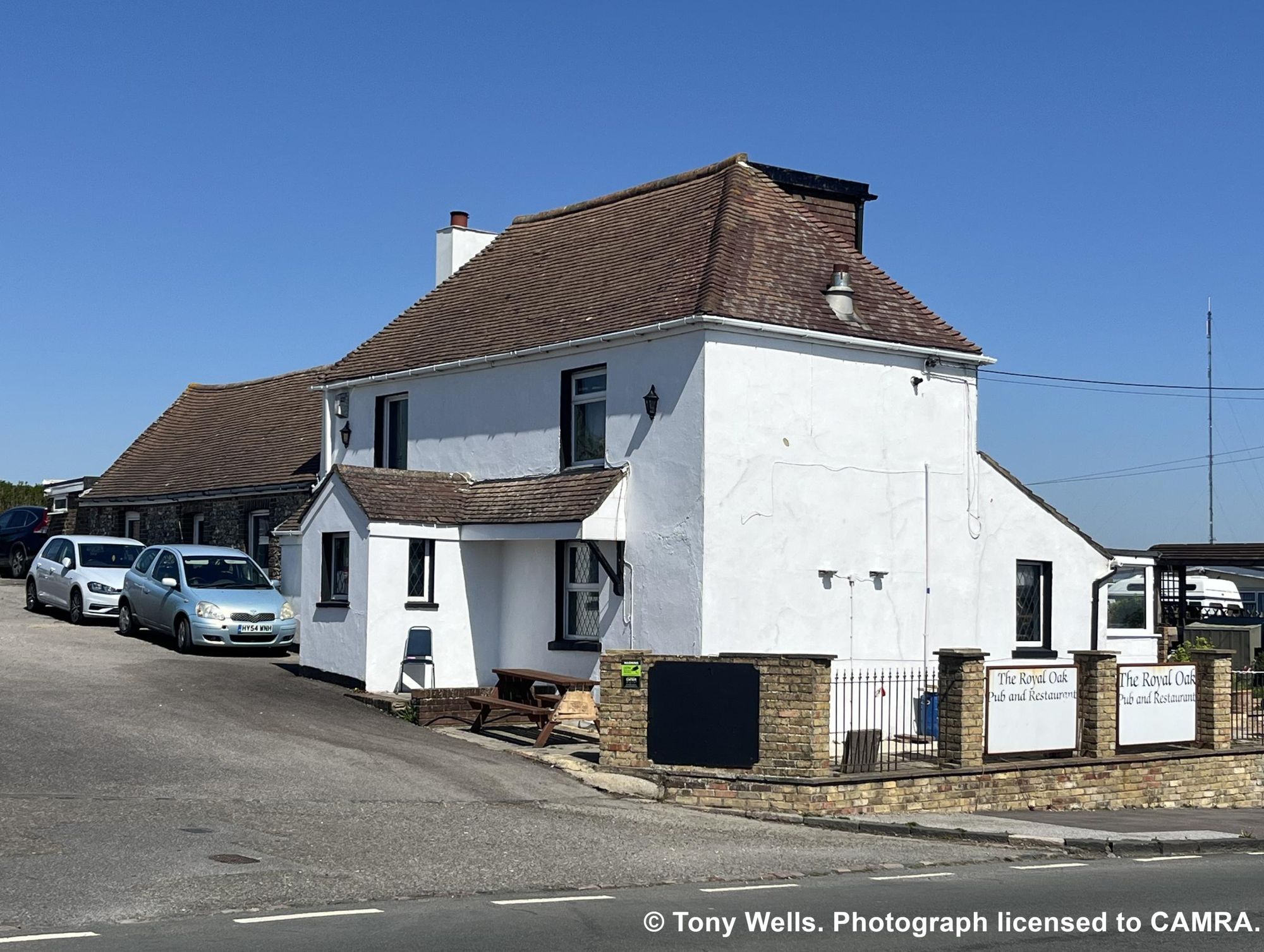 Royal Oak, Capel-le-Ferne - External #1 © Tony Wells. (Pub, External, Key). Published on 26-04-2026