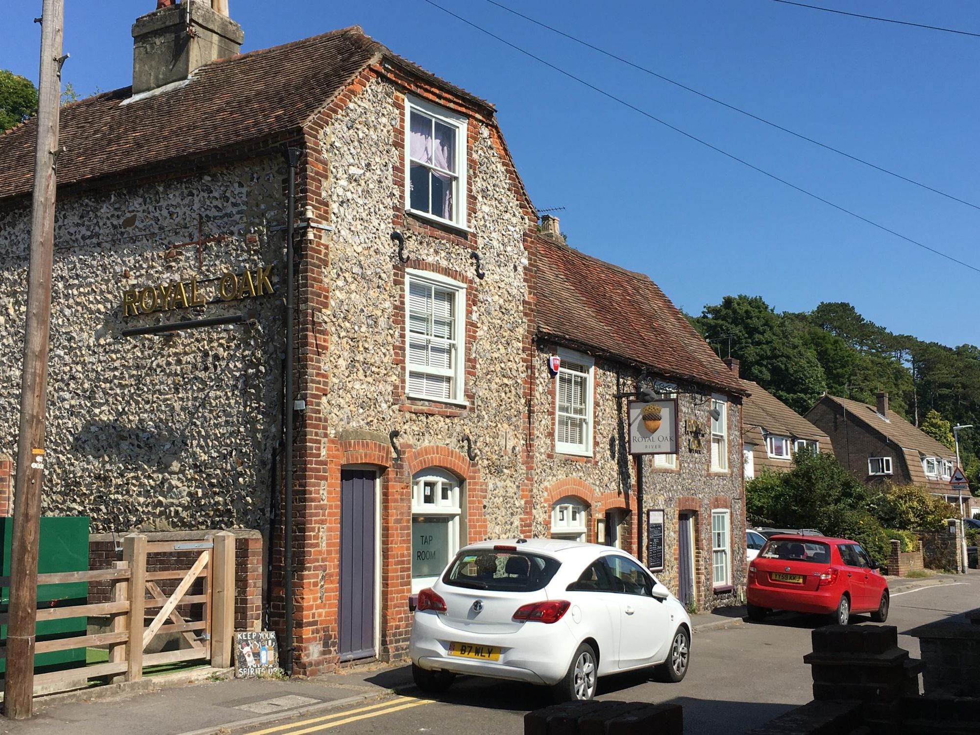 Royal Oak, River - External © Tony Wells. (Pub, External, Key). Published on 13-08-2022