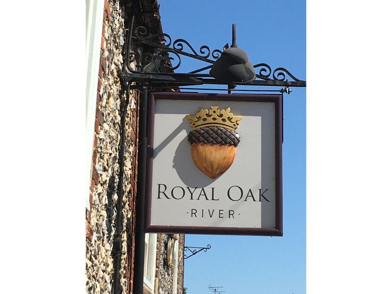 Royal Oak, River - Sign © Royal Oak. (Pub, Sign). Published on 13-08-2022