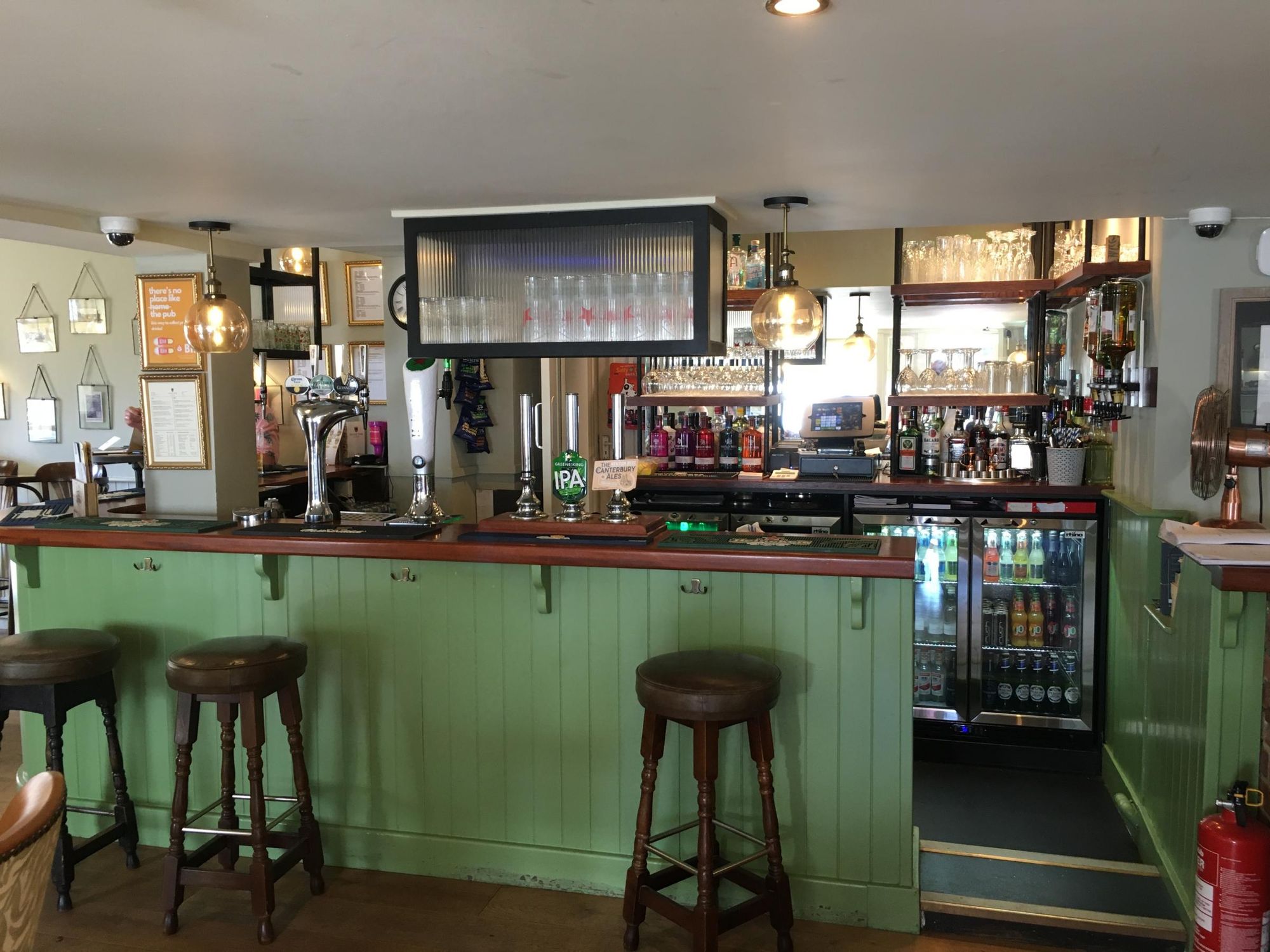 Royal Oak, River - Bar © Tony Wells. (Pub, Bar). Published on 13-08-2022