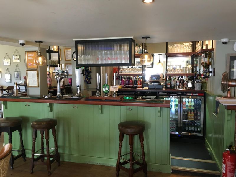 Royal Oak, River - Bar © Tony Wells. (Pub, Bar). Published on 13-08-2022