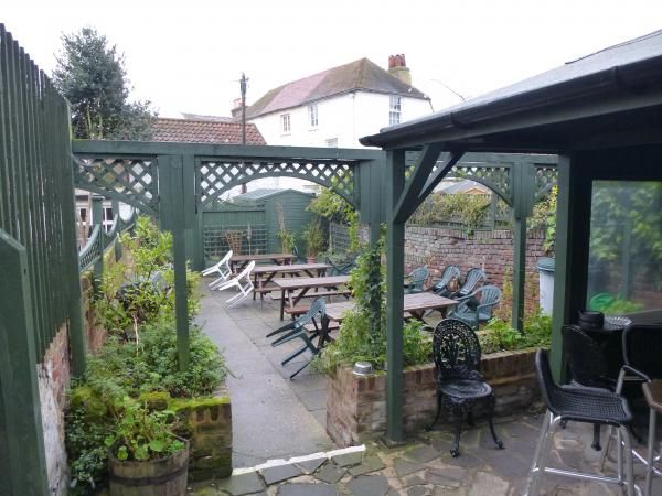 Ship Inn, Deal - Garden © Anthony Wells. (Pub, Garden). Published on 28-02-2016