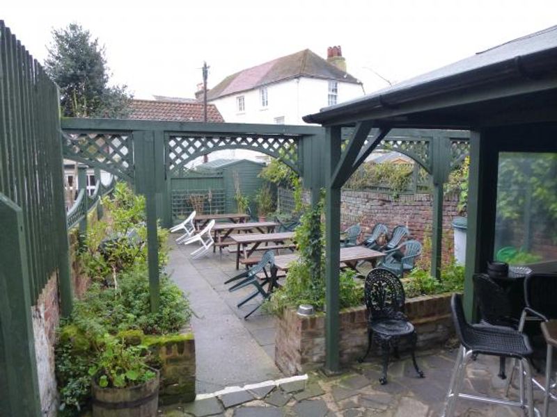 Ship Inn, Deal - Garden © Anthony Wells. (Pub, Garden). Published on 28-02-2016 