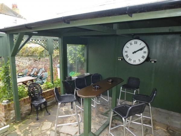 Ship Inn, Deal - Smoking Area © Anthony Wells. (Pub, Garden). Published on 28-02-2016
