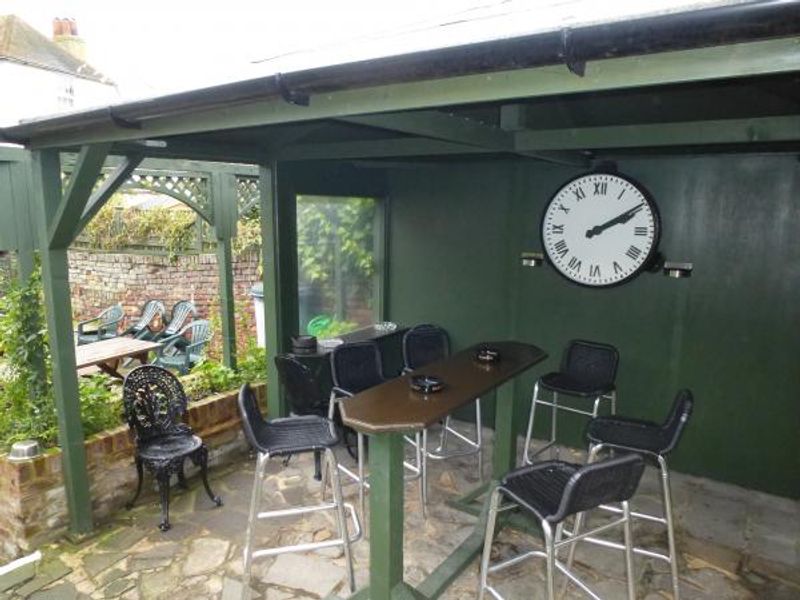 Ship Inn, Deal - Smoking Area © Anthony Wells. (Pub, Garden). Published on 28-02-2016 