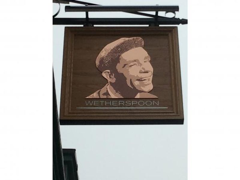 Sir Norman Wisdom, Deal - Sign © Tony Wells. (Pub, Sign). Published on 14-12-2015