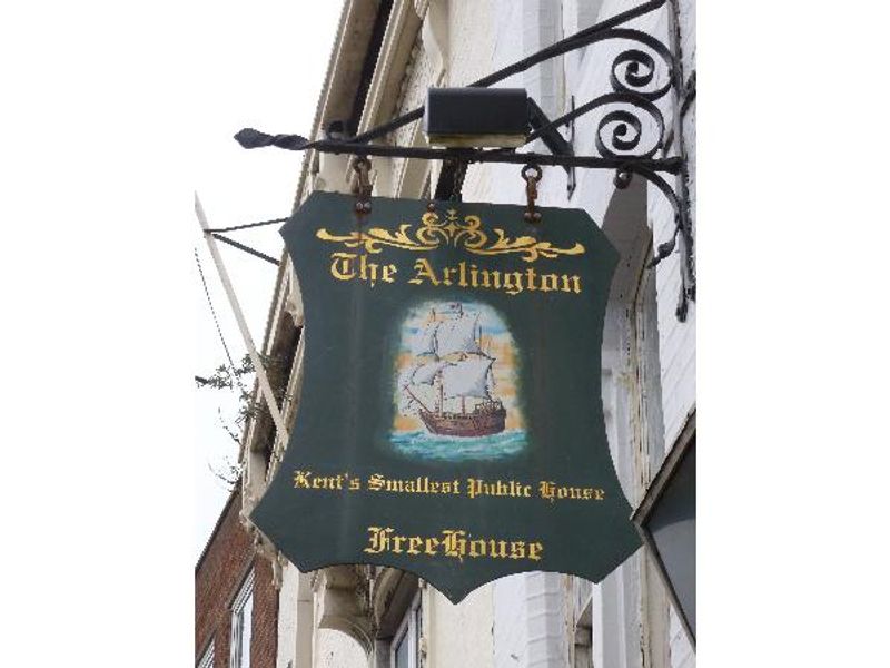 Arlington, Dover - Sign © Tony Wells. (Pub, Sign). Published on 26-03-2015