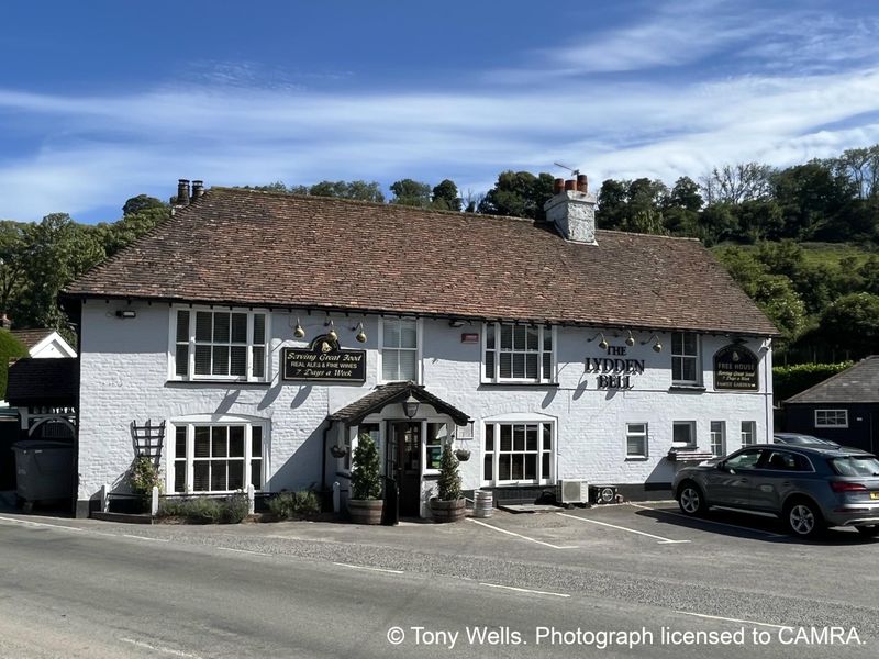 Lydden Bell, Lydden - External © Tony Wells. (Pub, External, Key). Published on 25-06-2025