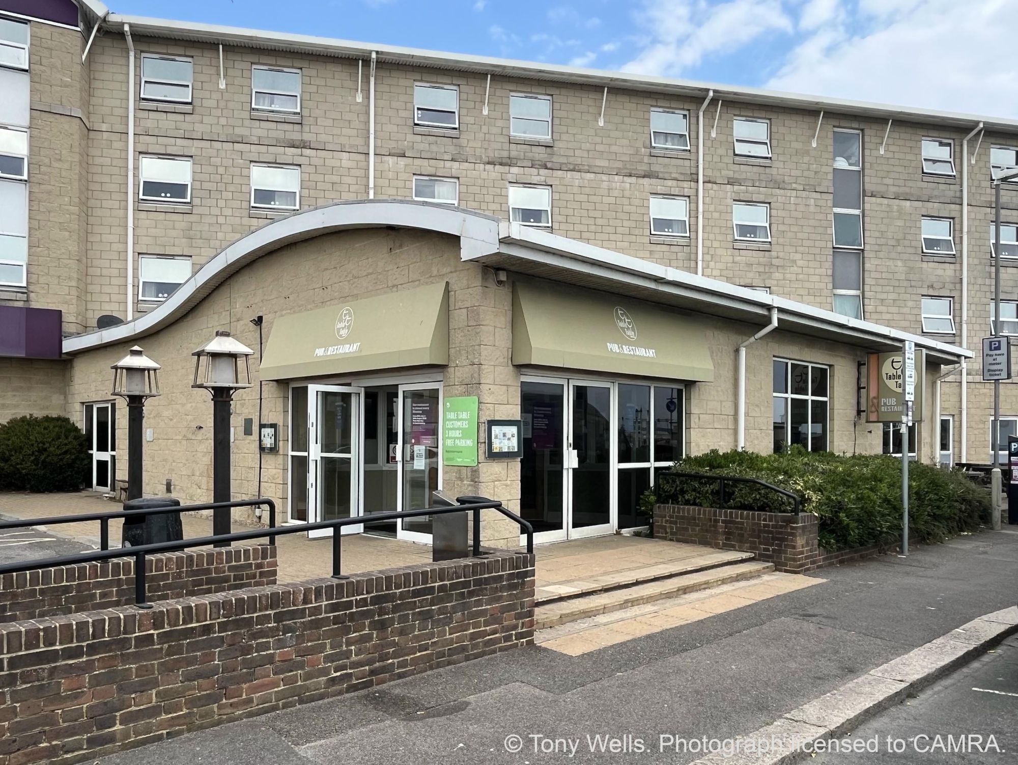 Marine Court, Dover - External © Tony Wells. (Pub, External, Key). Published on 16-08-2026