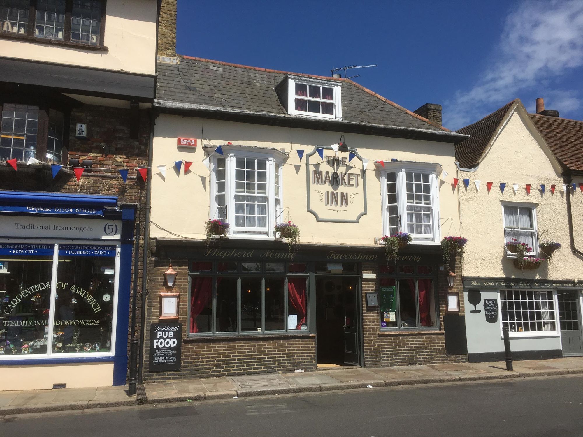 Market Inn, Sandwich - External #3 © Tony Wells. (Pub, External). Published on 02-07-2019