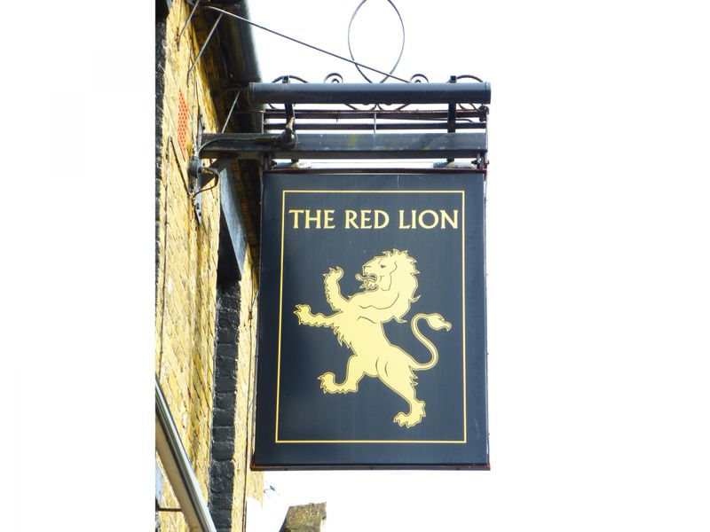 Red Lion, Dover - Sign © Tony Wells.. (Pub, Sign). Published on 04-05-2018