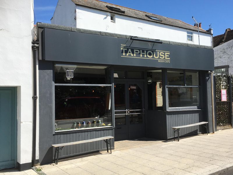 Taphouse Beer Cafe, Deal - External #1 © Tony Wells. (Pub, External, Key). Published on 23-06-2019