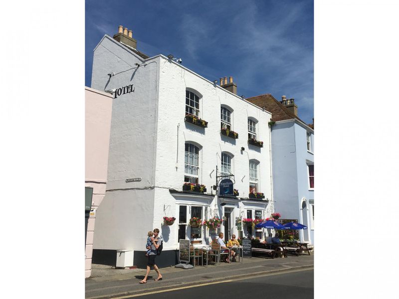 Waterfront Hotel, Deal - External © Tony Wells. (Pub, External, Key). Published on 25-04-2022