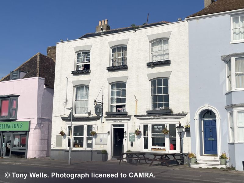 Waterfront Hotel, Deal - External © Tony Wells. (Pub, External, Key). Published on 28-06-2026