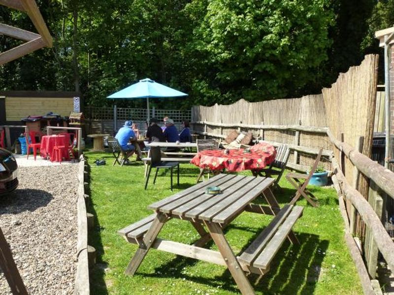 Wrong Turn, Barfrestone - Garden © Tony Wells. (Pub, Garden). Published on 08-05-2016