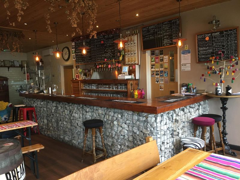Breakwater Brewery Taproom, Dover #1 - Bar © Tony Wells.. (Pub, Bar). Published on 07-03-2022