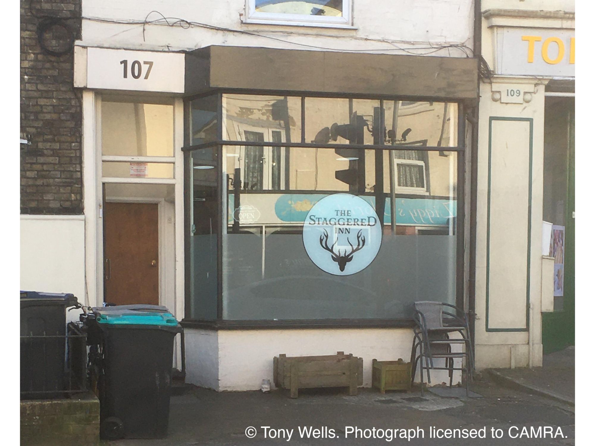 Staggered Inn, Dover - External © Tony Wells. (Pub, External, Key). Published on 04-06-2024