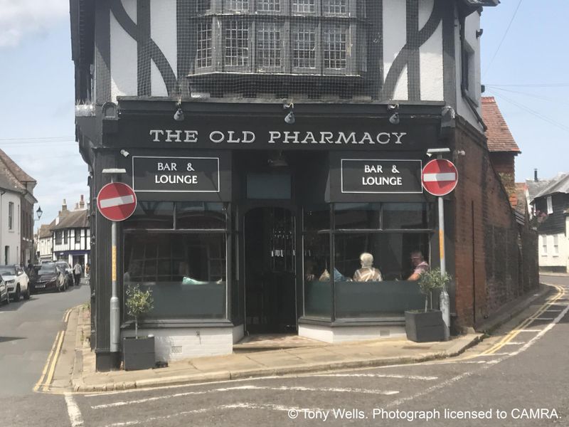Old Pharmacy, Sandwich - External © Tony Wells. (Pub, External, Key). Published on 09-06-2025